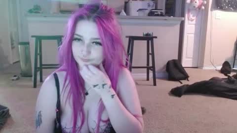 Lizz  online show from 12/14/25, 03:06