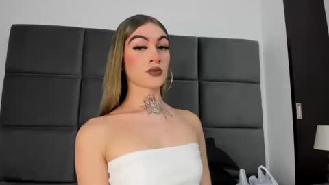 lizz_luna online show from 09/30/25, 02:44