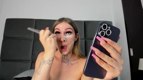 lizz_luna online show from 10/04/25, 03:21