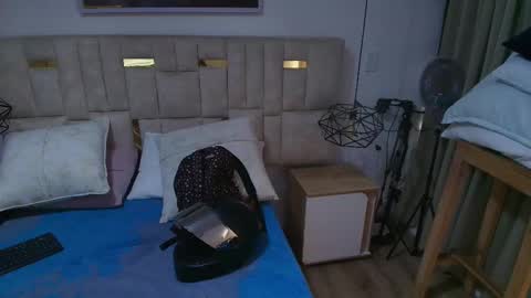 Lizz  online show from 11/11/25, 12:49