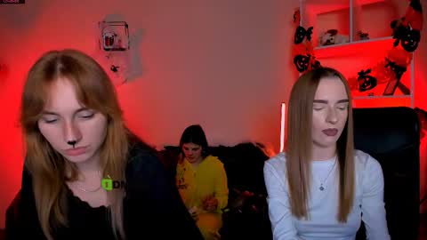 lizzie_boom online show from 10/21/25, 07:25