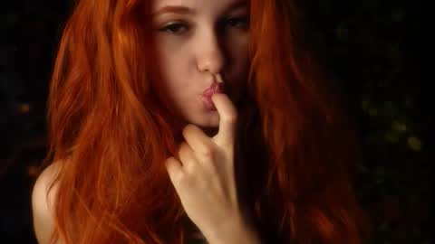 Snapshot of lizzie_gallen chatting on 10/16/25, 05:25 Elizabeth online show from 10/16/25, 05:25