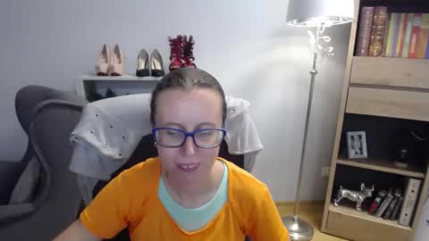 Lizzy online show from 09/19/25, 04:36