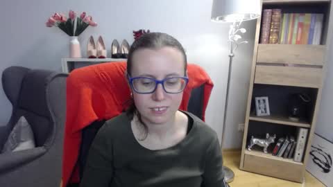 Lizzy online show from 11/25/25, 05:51