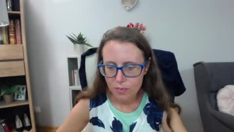 Snapshot of lizzy_sparkle chatting on 06/29/26, 04:30 Lizzy online show from 06/29/26, 04:30
