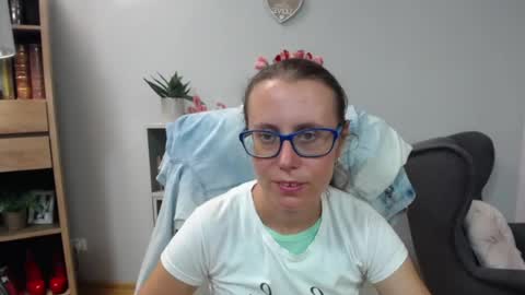Snapshot of lizzy_sparkle chatting on 06/30/26, 04:35 Lizzy online show from 06/30/26, 04:35
