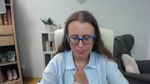 Snapshot of lizzy_sparkle chatting on 07/07/26, 07:56 Lizzy online show from 07/07/26, 07:56