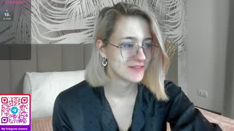 Snapshot of lizzysin chatting on 05/25/26, 01:55 lizzysin online show from 05/25/26, 01:55