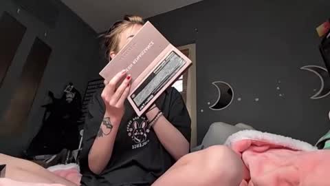 Snapshot of lizzyylovesick chatting on 12/13/24, 02:05 lizzybunny online show from 12/13/24, 02:05