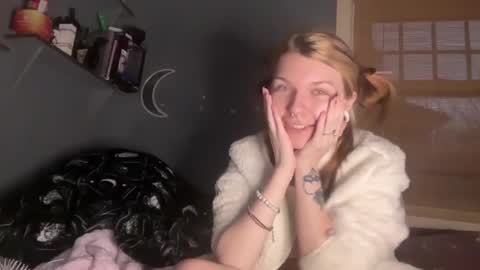 Snapshot of lizzyylovesick chatting on 01/17/25, 04:47 lizzybunny online show from 01/17/25, 04:47