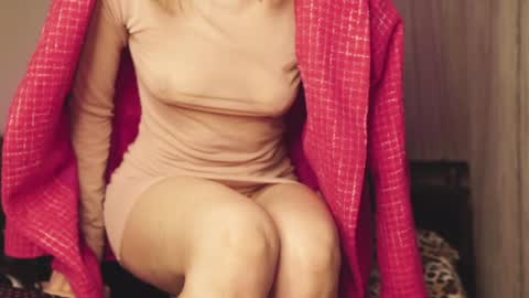 Mila online show from 09/28/25, 09:09