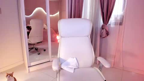 Snapshot of lm_kloeeh chatting on 03/11/25, 02:21 Kloe see you 28-11  to celebrate my birthday online show from 03/11/25, 02:21