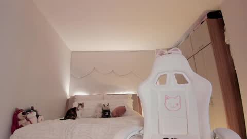 Snapshot of lm_kloeeh chatting on 05/14/26, 11:33 Kloe see you 28-11 to celebrate my birthday online show from 05/14/26, 11:33