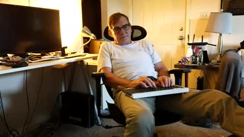 Snapshot of lngdickdaddy chatting on 09/12/25, 10:32 LongDick Daddy online show from 09/12/25, 10:32