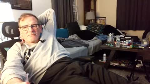 Snapshot of lngdickdaddy chatting on 10/26/25, 12:38 LongDick Daddy online show from 10/26/25, 12:38