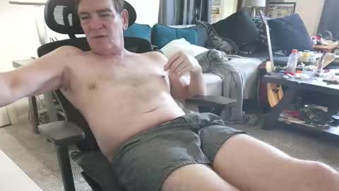 Snapshot of lngdickdaddy chatting on 11/08/25, 01:44 LongDick Daddy online show from 11/08/25, 01:44