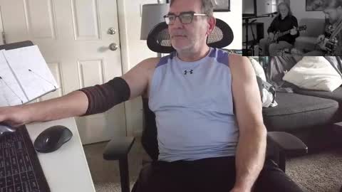 Snapshot of lngdickdaddy chatting on 11/27/25, 04:42 LongDick Daddy online show from 11/27/25, 04:42