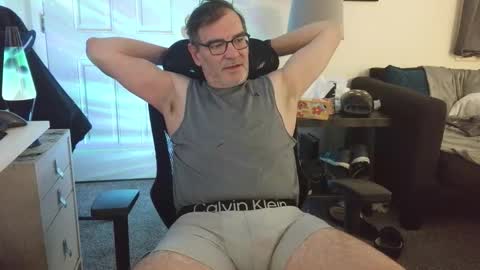 Snapshot of lngdickdaddy chatting on 02/01/26, 01:04 LongDick Daddy online show from 02/01/26, 01:04