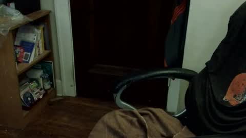 loades182025 online show from 04/15/26, 04:19