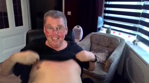 Snapshot of loebet chatting on 11/02/25, 03:47 Loebet online show from 11/02/25, 03:47