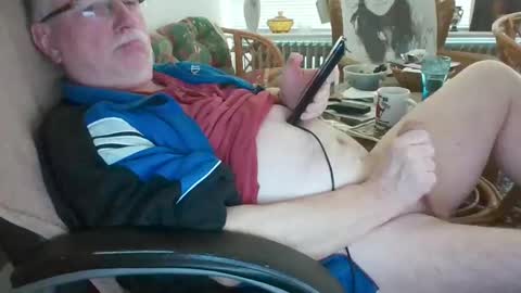 Snapshot of loewe39238 chatting on 01/03/25, 02:40 loewe39238 online show from 01/03/25, 02:40