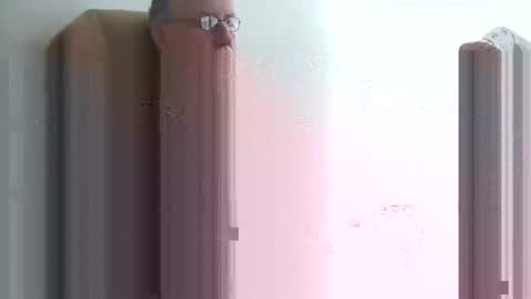 Snapshot of loewe39238 chatting on 03/06/26, 08:33 loewe39238 online show from 03/06/26, 08:33