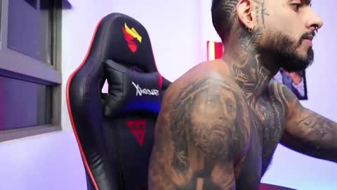 Snapshot of logan_hugh8 chatting on 10/28/25, 01:53 logan_hugh8 online show from 10/28/25, 01:53