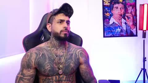 Snapshot of logan_hugh8 chatting on 11/17/25, 07:19 logan_hugh8 online show from 11/17/25, 07:19