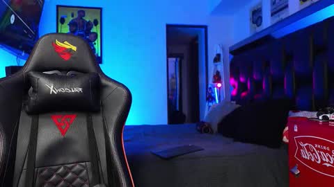 Snapshot of logan_hugh8 chatting on 01/14/26, 04:29 logan_hugh8 online show from 01/14/26, 04:29