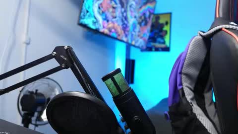 Snapshot of logan_hugh8 chatting on 02/13/26, 02:51 logan_hugh8 online show from 02/13/26, 02:51