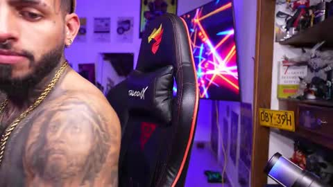 logan_hugh8 online show from 03/13/26, 01:45