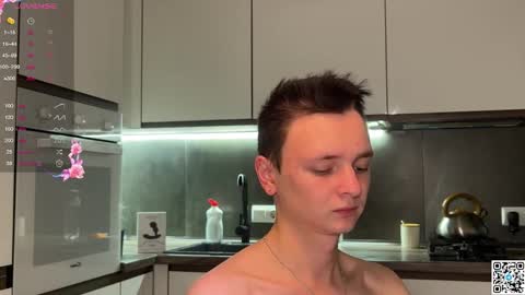 Snapshot of logan_mett chatting on 10/10/25, 11:37 Logan online show from 10/10/25, 11:37