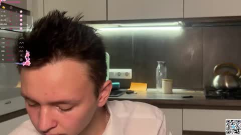 Snapshot of logan_mett chatting on 10/13/25, 03:17 Logan online show from 10/13/25, 03:17