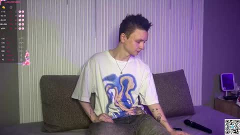 Snapshot of logan_mett chatting on 10/14/25, 04:41 Logan online show from 10/14/25, 04:41