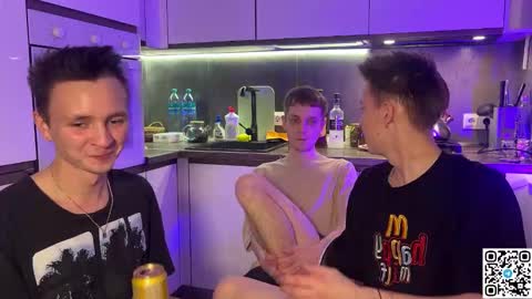 Snapshot of logan_mett chatting on 10/19/25, 10:21 Logan online show from 10/19/25, 10:21