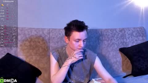 Snapshot of logan_mett chatting on 11/06/25, 11:37 Logan online show from 11/06/25, 11:37