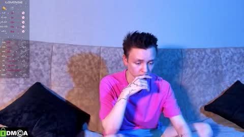 Snapshot of logan_mett chatting on 11/11/25, 07:58 Logan online show from 11/11/25, 07:58