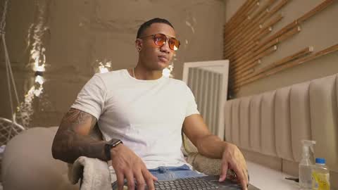 logan_varela online show from 03/29/26, 03:12