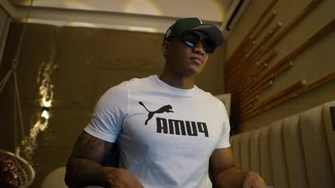 logan_varela online show from 04/19/26, 05:12