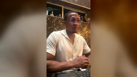 Snapshot of logan_varela chatting on 07/22/26, 11:13 logan_varela online show from 07/22/26, 11:13