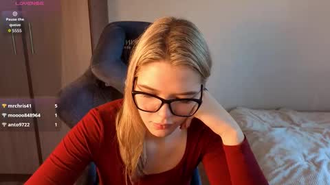 Snapshot of logandrive chatting on 09/12/25, 12:05 Logan and Katana online show from 09/12/25, 12:05