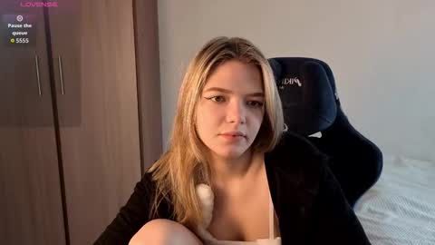 Snapshot of logandrive chatting on 10/13/25, 10:04 Logan and Katana online show from 10/13/25, 10:04