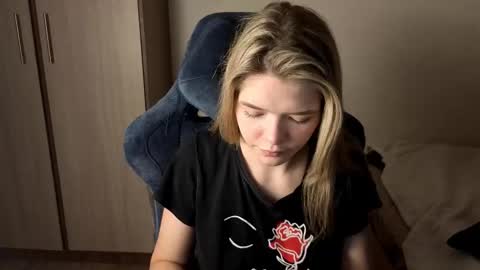 Snapshot of logandrive chatting on 10/24/25, 01:07 Logan and Katana online show from 10/24/25, 01:07