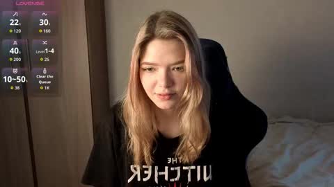 Snapshot of logandrive chatting on 10/29/25, 11:45 Logan and Katana online show from 10/29/25, 11:45