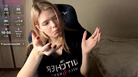 Snapshot of logandrive chatting on 10/30/25, 01:23 Logan and Katana online show from 10/30/25, 01:23