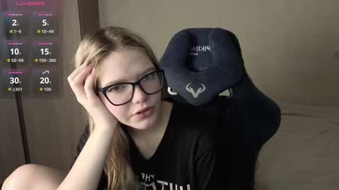 Snapshot of logandrive chatting on 11/28/25, 01:47 Logan and Katana online show from 11/28/25, 01:47