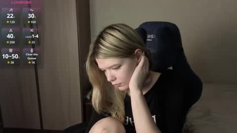 Snapshot of logandrive chatting on 12/01/25, 01:05 Logan and Katana online show from 12/01/25, 01:05