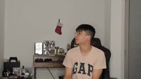 Snapshot of logannick chatting on 02/17/25, 07:47 Logan online show from 02/17/25, 07:47