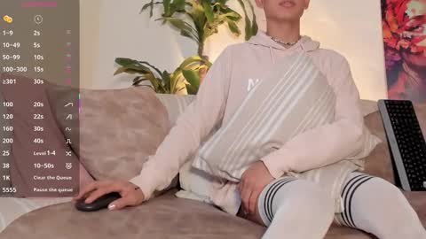 logantwink18 online show from 02/13/26, 01:18