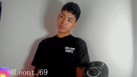 logantwink18 online show from 04/22/26, 11:45